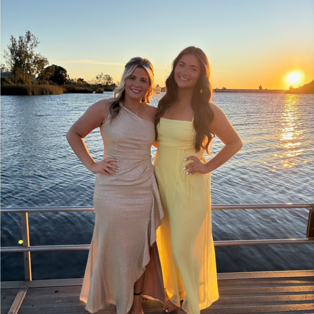 Long yellow dress!